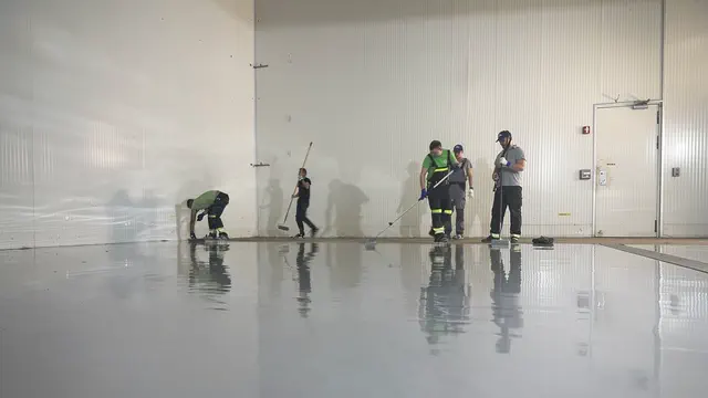 Photo report: applying a polymer coating to a concrete floor, photo 2